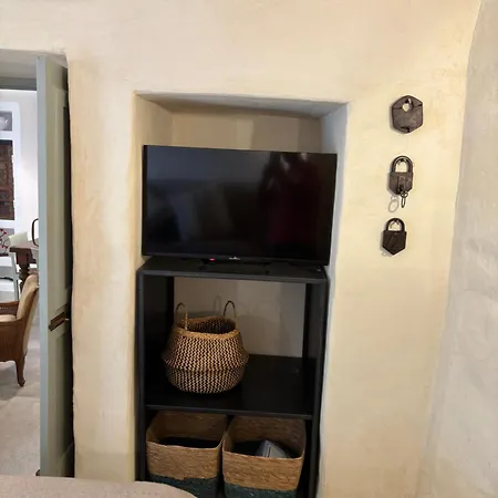 Casa Antica Tuie منزل للإقامة توليي